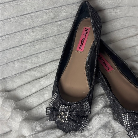 Betsey Johnson Sparkly Emy Bow Flats with Rhinestones Size 6 EUC - Picture 2 of 6